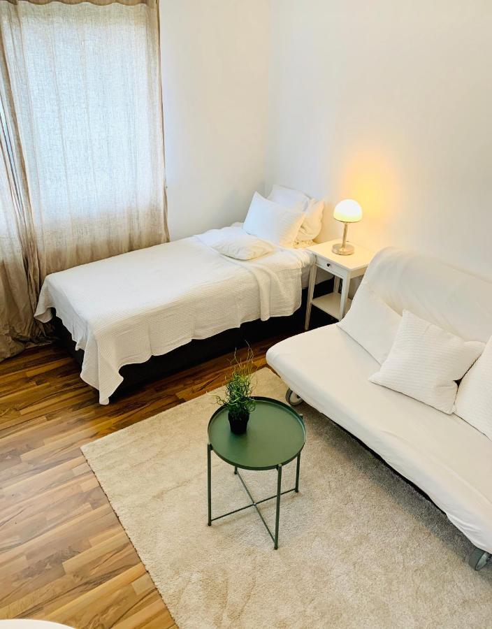 Top Renoviertes Apartement In Bester Lage Von Homburg- 5 Fussminuten Zur Uniklinik Хомбург Екстериор снимка